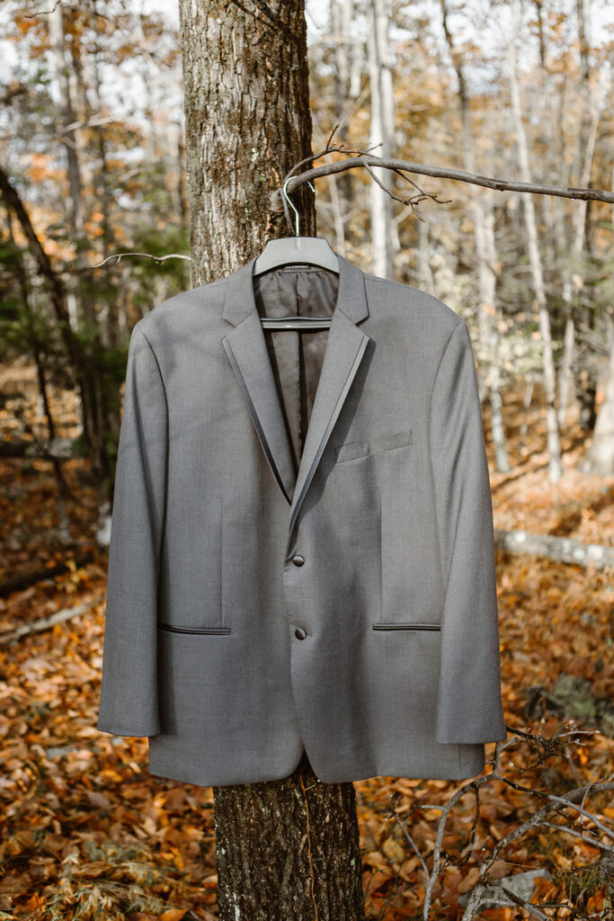 the wedding suit for the groom 