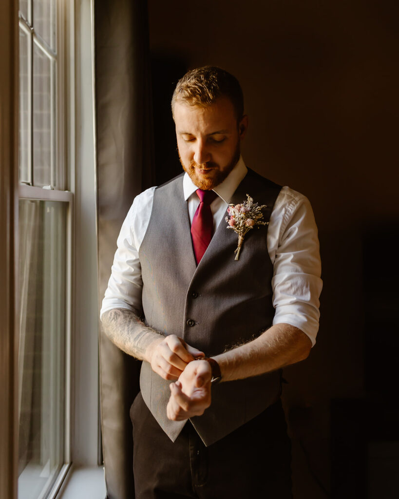 groom getting ready photos during the Maryland elopement