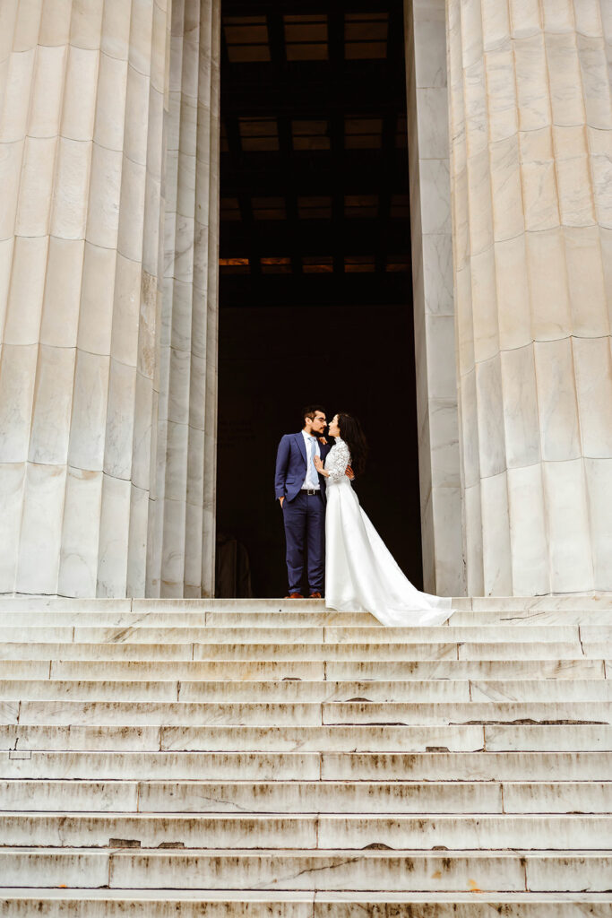 DC wedding photos at the Lincoln Memorial