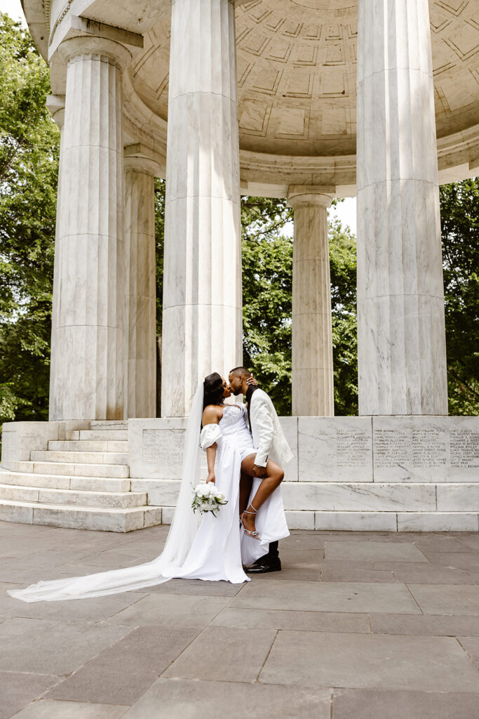 the elopement couple at the DC War Memorial