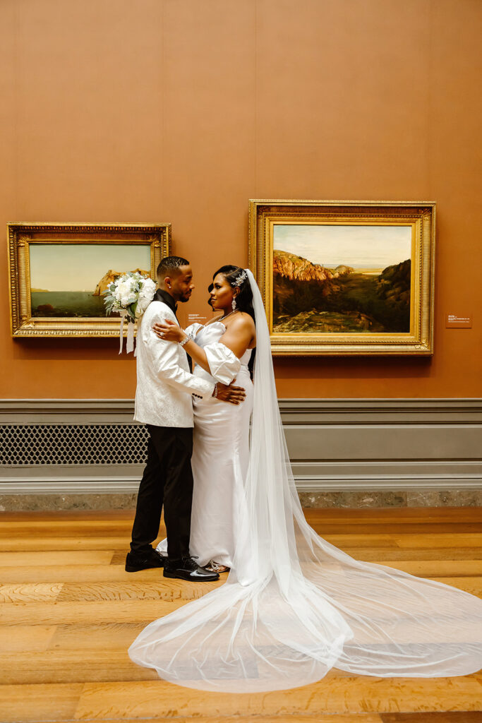 the wedding couple at the National Gallery of Art 