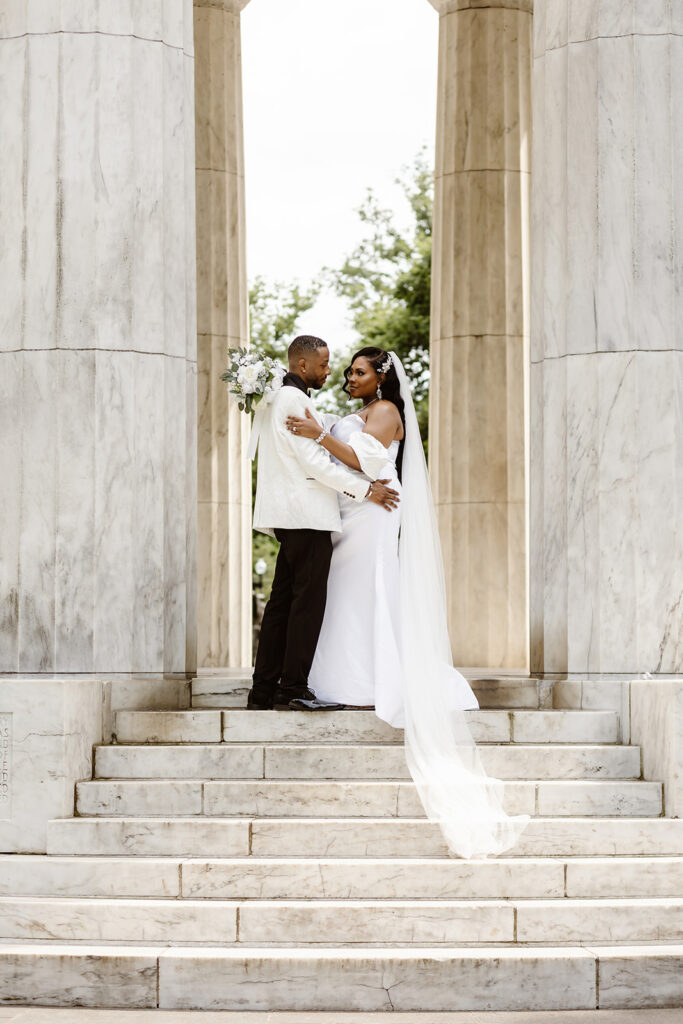 the elopement couple on the DC War Memorial