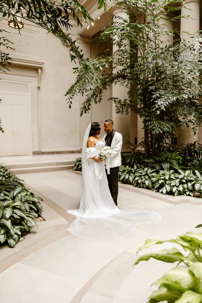 the wedding couple at the National Gallery of Art