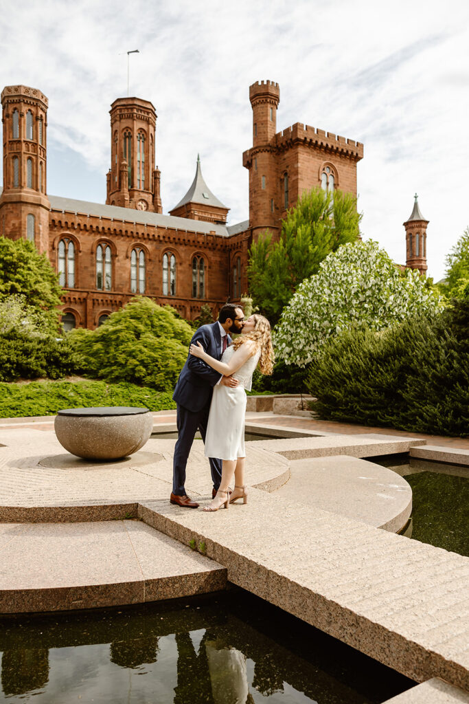 the wedding couple kissing at the Smithsonian Caslte