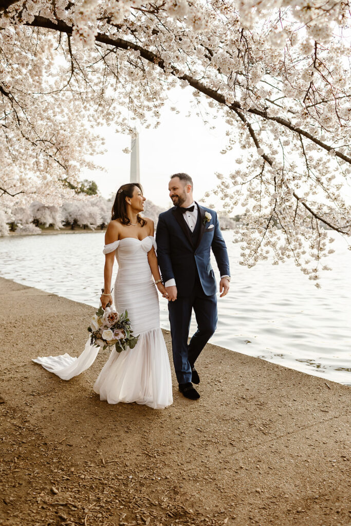 the elopement couple walking along the Tidal Basin