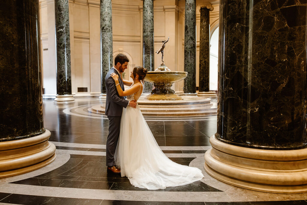 the wedding couple at the National Gallery of Art