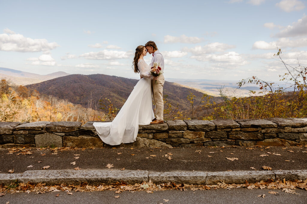 the elopement couple in the fall in Virginia