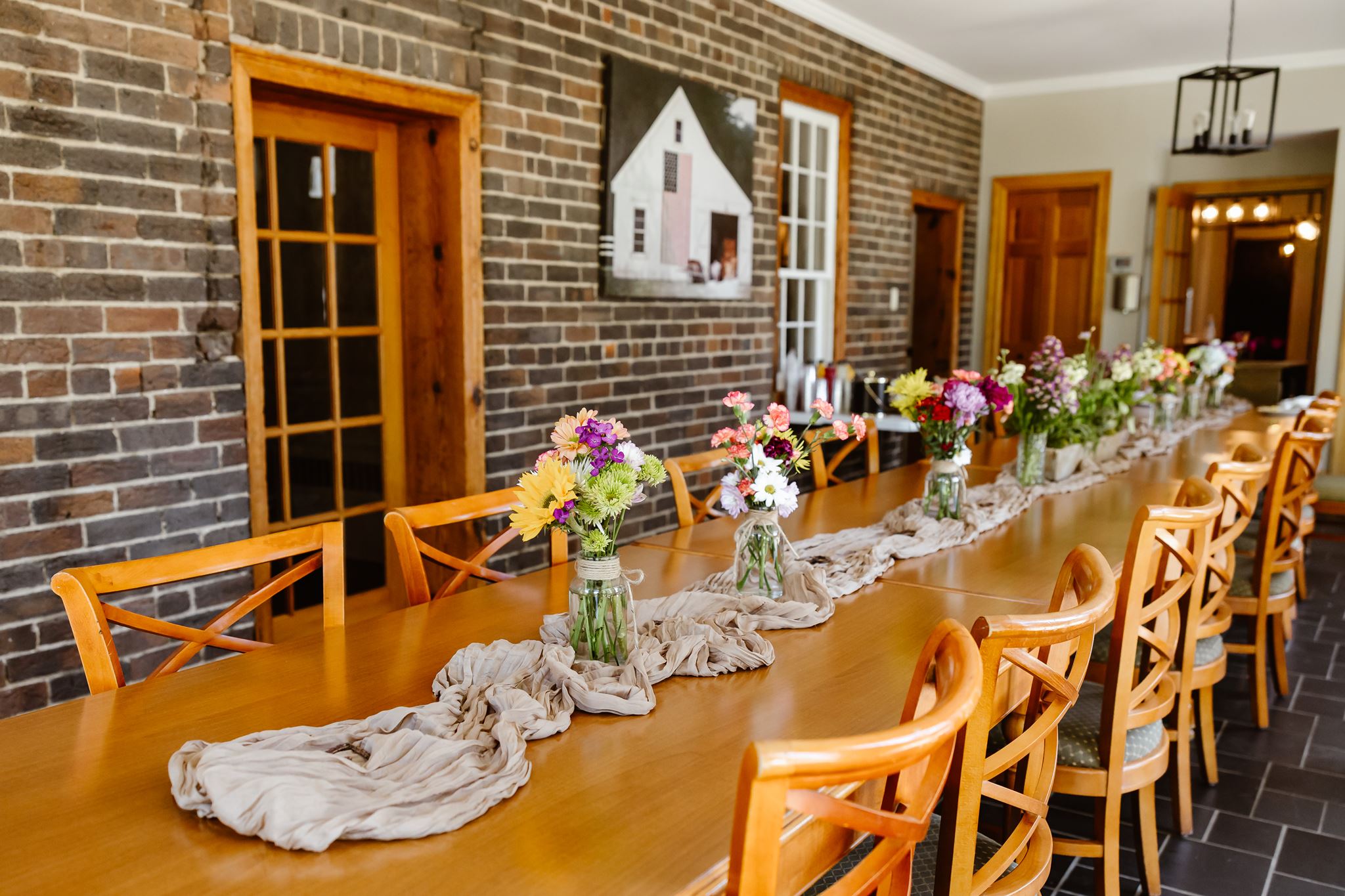 intimate brunch wedding reception at a vrbo in virginia