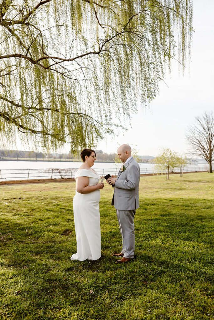 elopement ceremony at east potomac park in dc