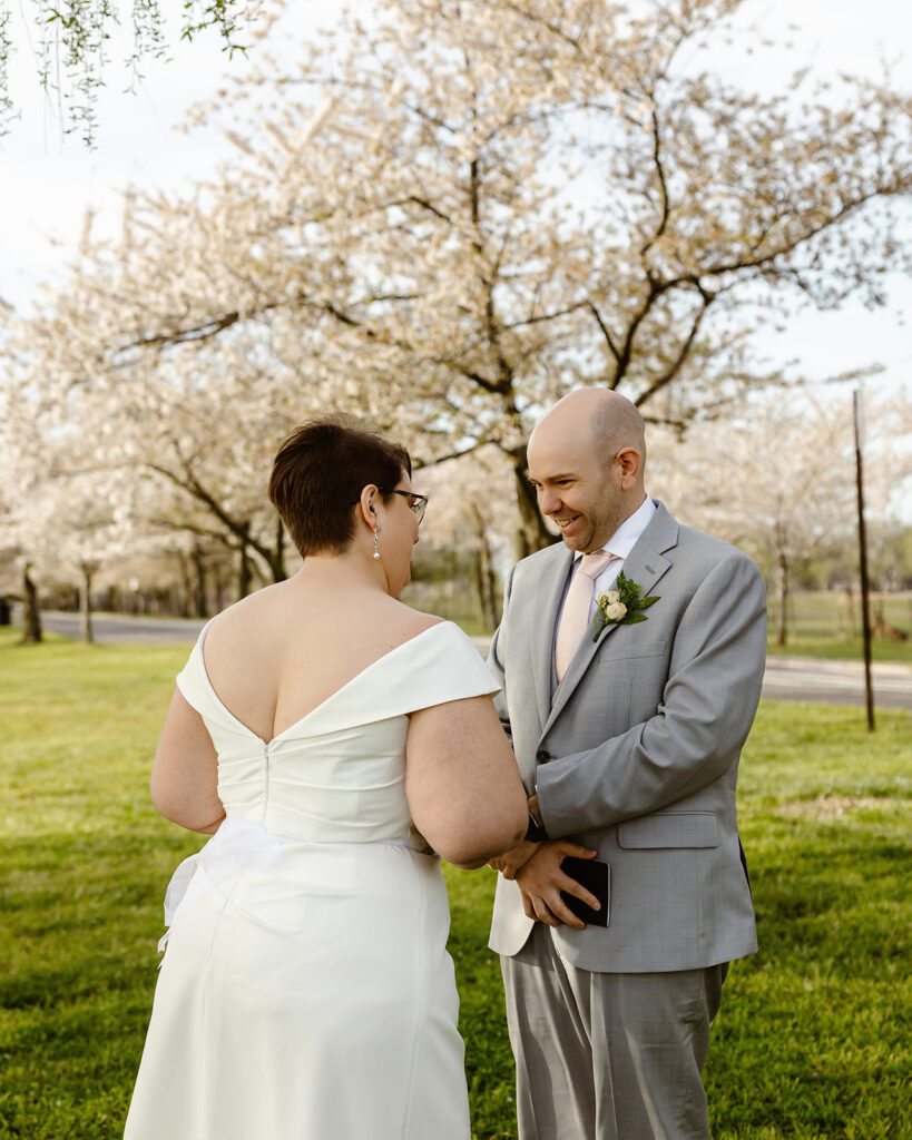 elopement ceremony at east potomac park in dc