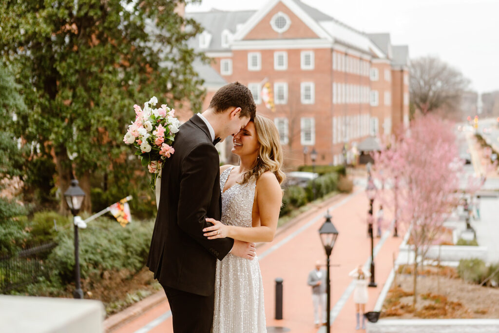 bride and groom in downtown annapolis