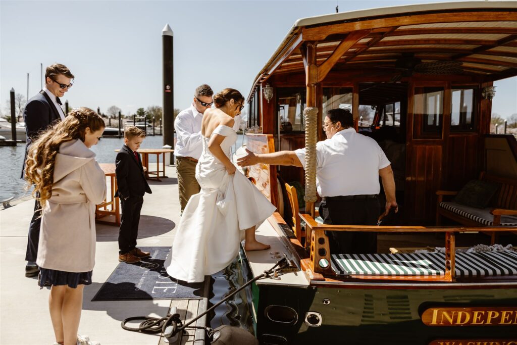 bride getting on the yacht
