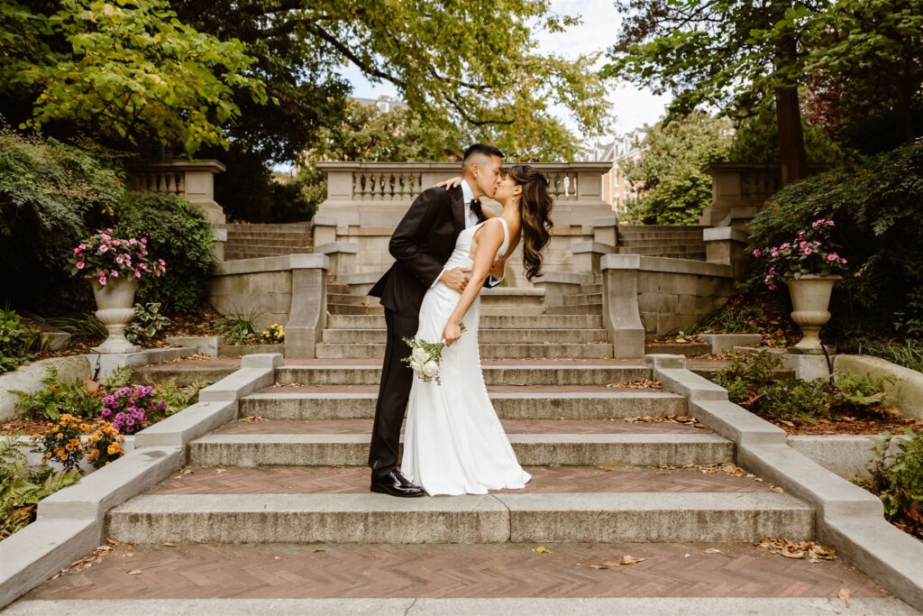 bride and groom kissing on the spanish steps in washington dc