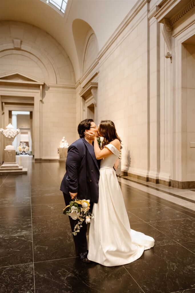 the wedding couple at the National Gallery of Art