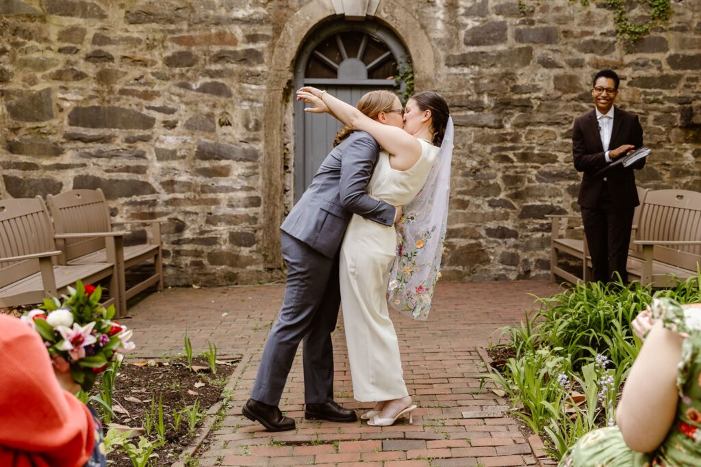 micro wedding ceremony in old town alexandria at carlyle house gardens