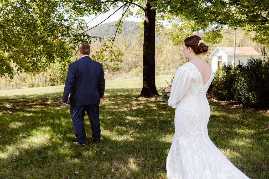bride and dad first look